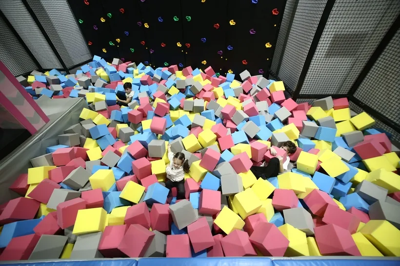 Fotografie din sala de joacă Bounce.